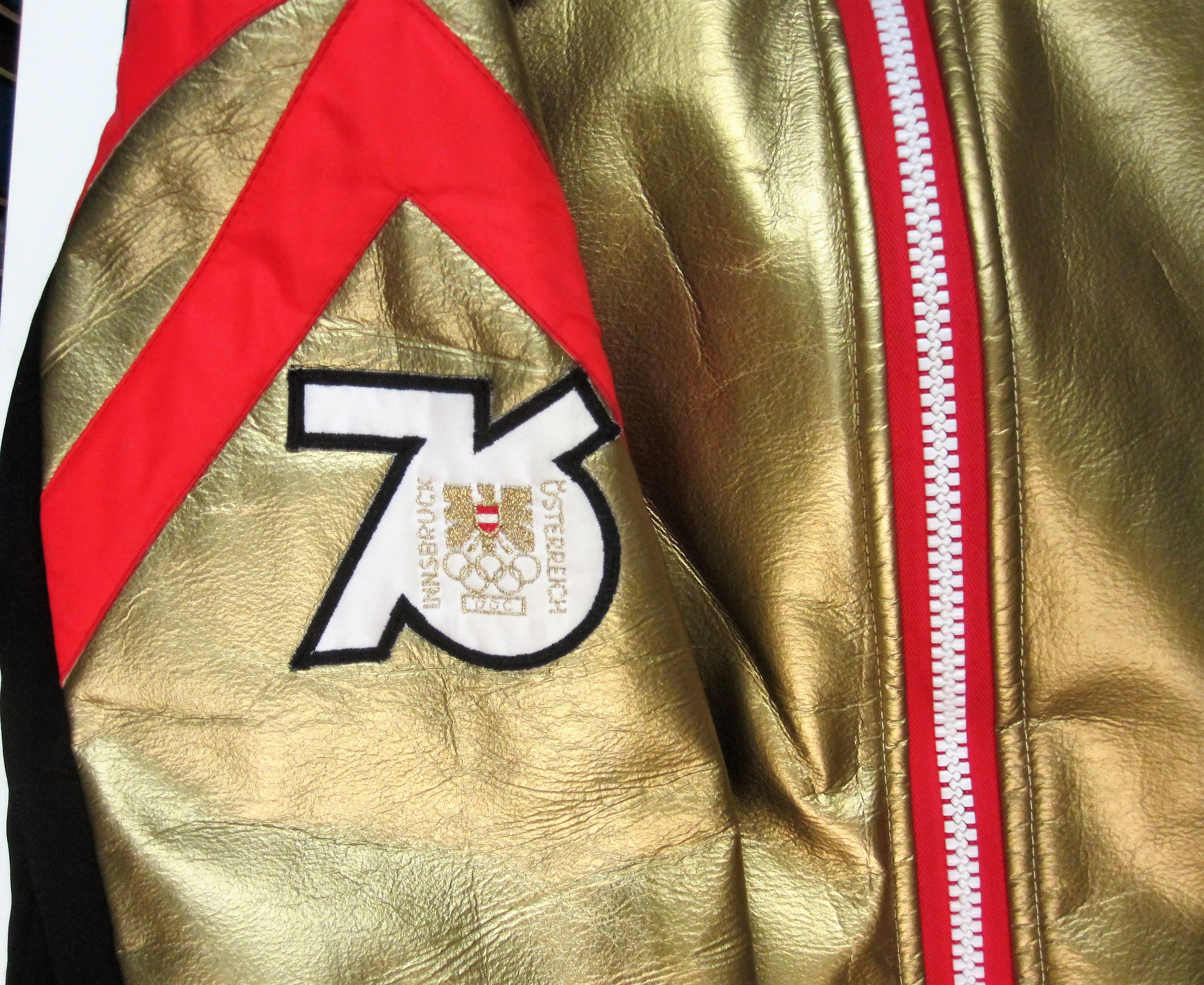 "Goldanzug", getragen von Dr. Karl Schnabl bei den Olympischen Winterspielen 1976 in Innsbruck. Foto: Dr. Helmuth Oehler